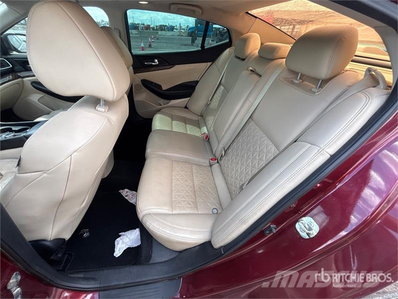 Nissan Maxima Platinum Automobile Automobili