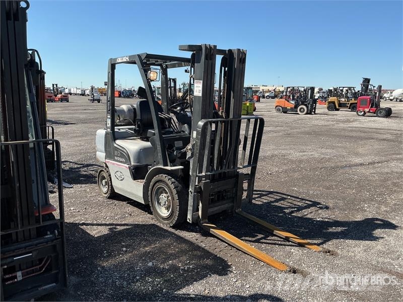 Nissan MPL02A25LV 4300 lb Pneumatic Tire Forklift Другие складские механизмы