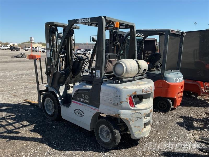 Nissan MPL02A25LV 4300 lb Pneumatic Tire Forklift Другие складские механизмы