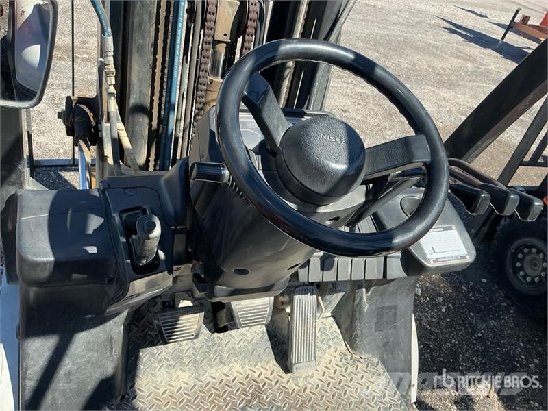 Nissan MPL02A25LV 4300 lb Pneumatic Tire Forklift Другие складские механизмы