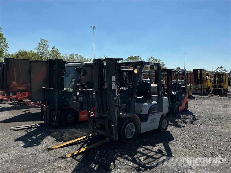 Nissan MPL02A25LV 4300 lb Pneumatic Tire Forklift Другие складские механизмы