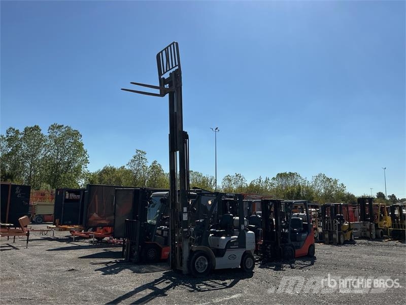 Nissan MPL02A25LV 4300 lb Pneumatic Tire Forklift Другие складские механизмы