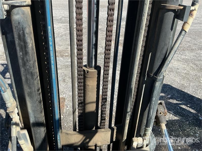Nissan MPL02A25LV 4300 lb Pneumatic Tire Forklift Другие складские механизмы