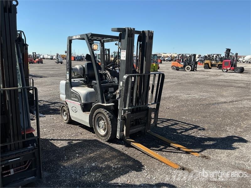 Nissan MPL02A25LV 4300 lb Pneumatic Tire Forklift Другие складские механизмы