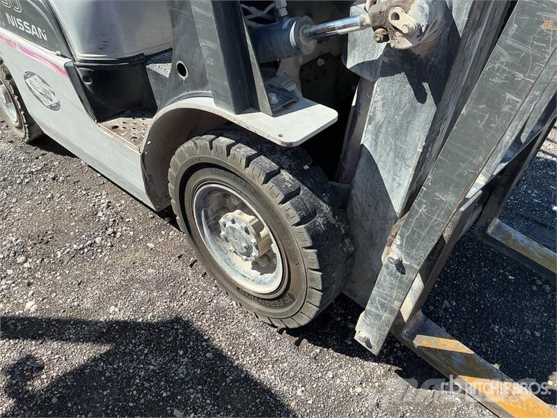 Nissan MPL02A25LV 4300 lb Pneumatic Tire Forklift Другие складские механизмы
