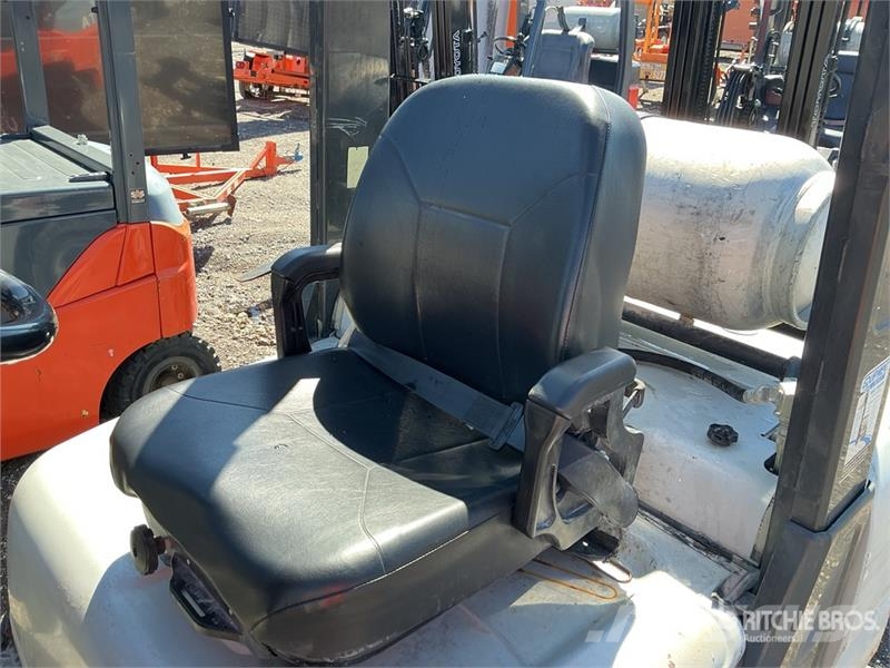 Nissan MPL02A25LV 4300 lb Pneumatic Tire Forklift Другие складские механизмы