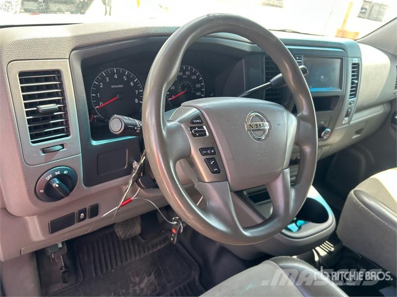 Nissan NV1500 패널 화물차