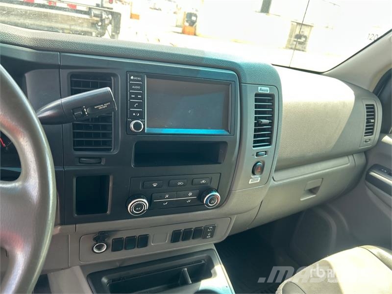 Nissan NV1500 패널 화물차