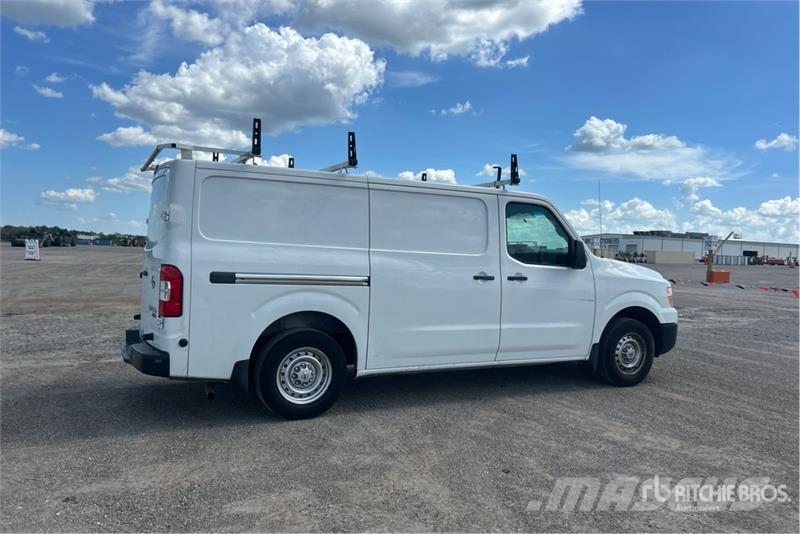 Nissan NV1500 패널 화물차