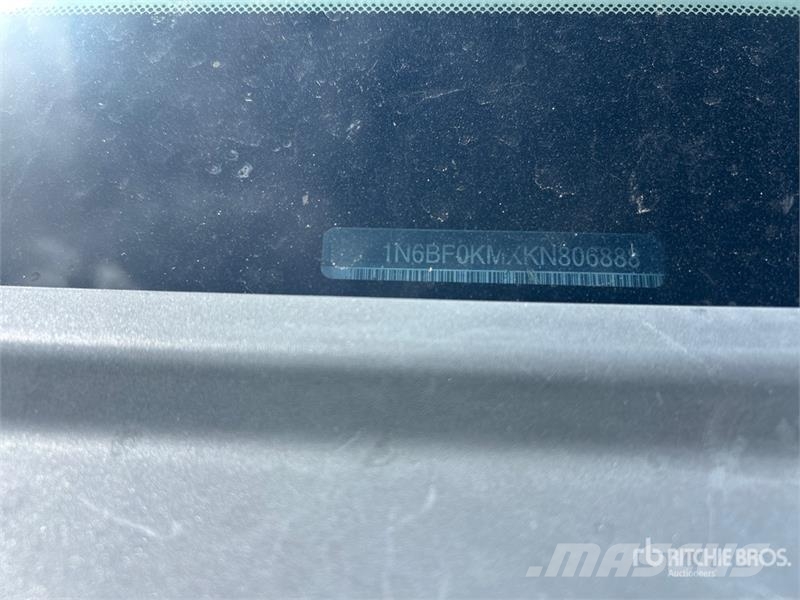 Nissan NV1500 패널 화물차