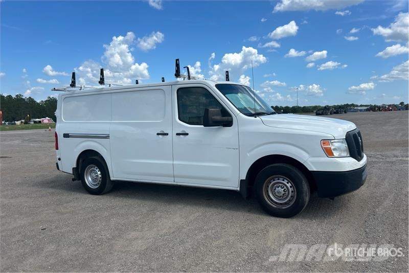 Nissan NV1500 패널 화물차