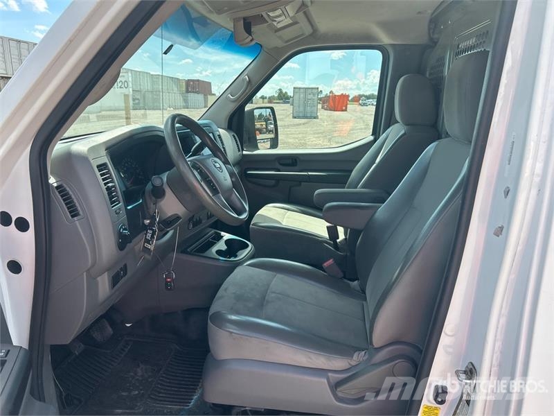 Nissan NV1500 패널 화물차