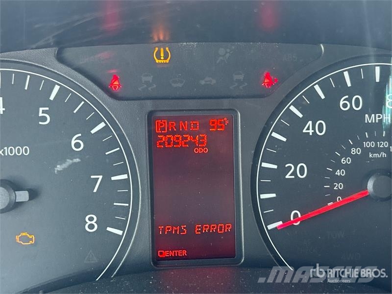 Nissan NV1500 패널 화물차