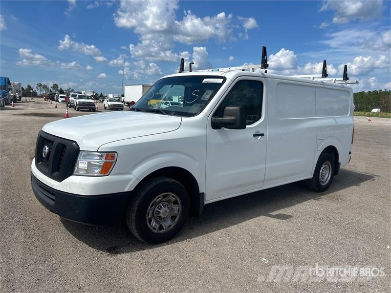 Nissan NV1500 패널 화물차
