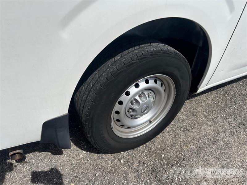 Nissan NV1500 패널 화물차
