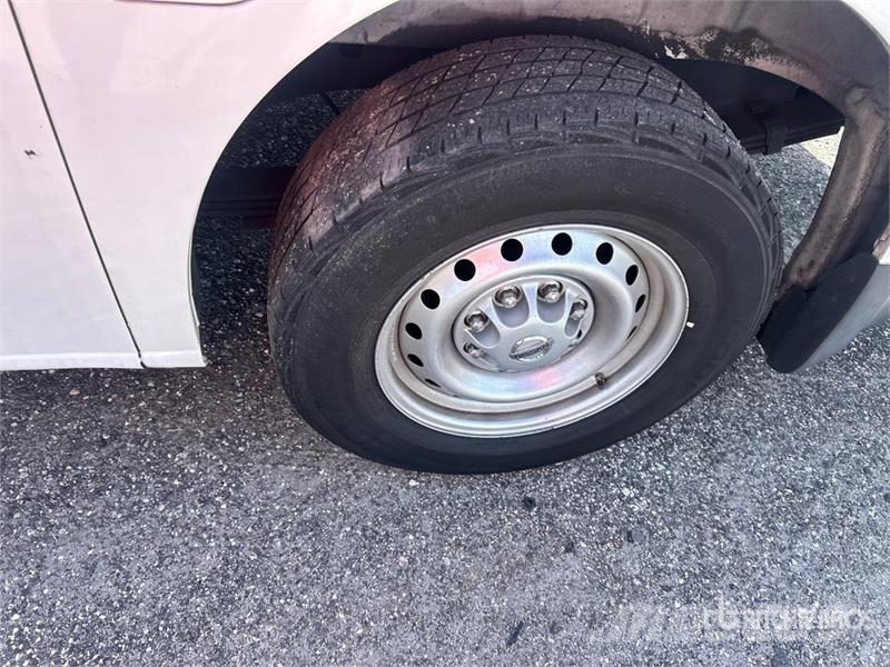 Nissan NV1500 패널 화물차