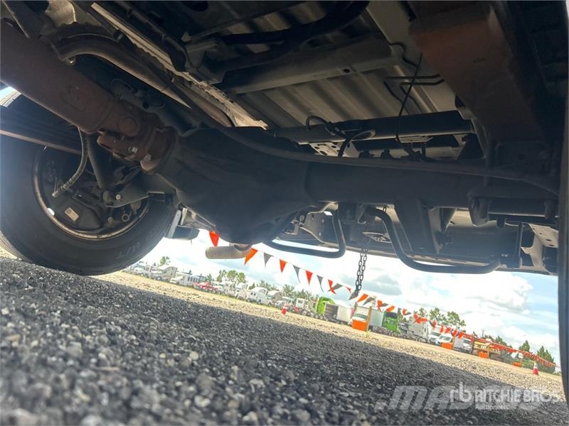Nissan NV1500 패널 화물차