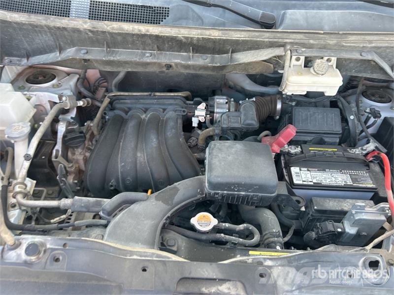 Nissan NV200 شاحنة مقفلة