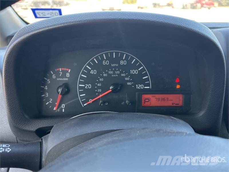 Nissan NV200 شاحنة مقفلة