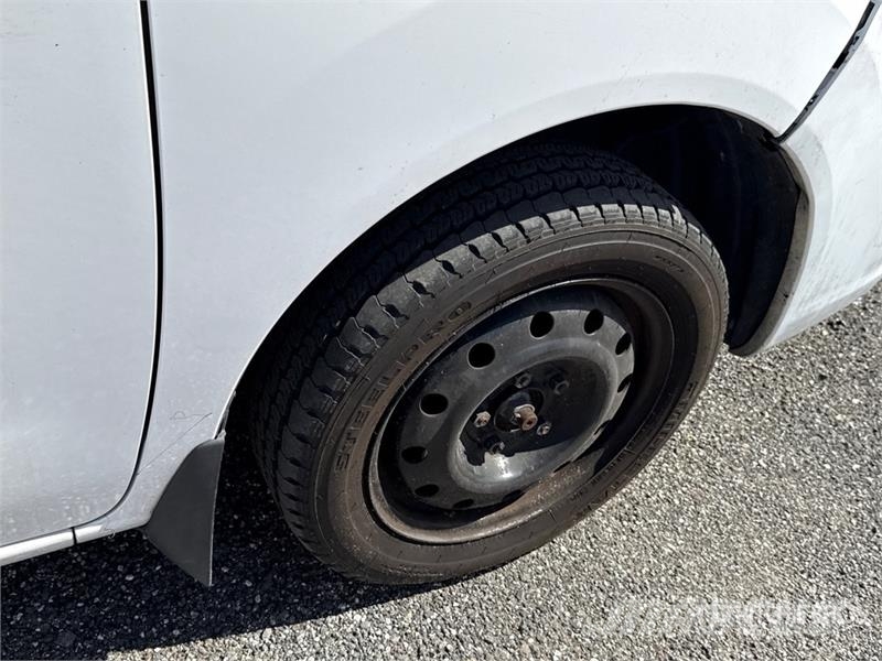 Nissan NV200 大型面包车