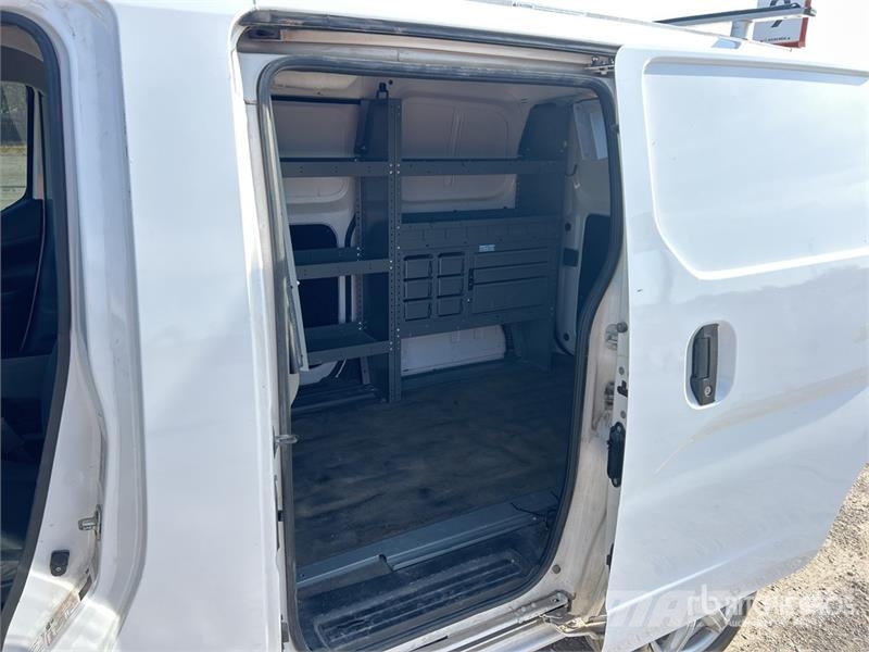 Nissan NV200 شاحنة مقفلة