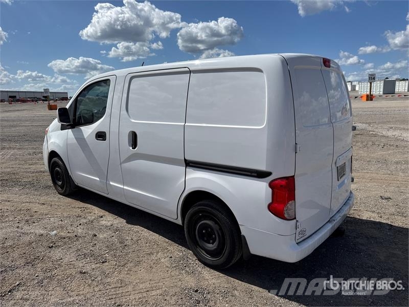 Nissan NV200 大型面包车