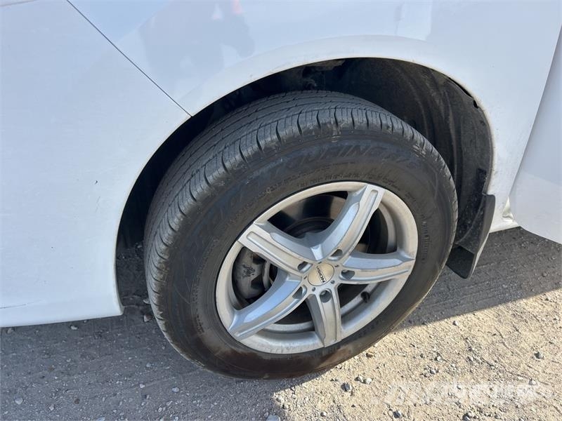 Nissan NV200 شاحنة مقفلة