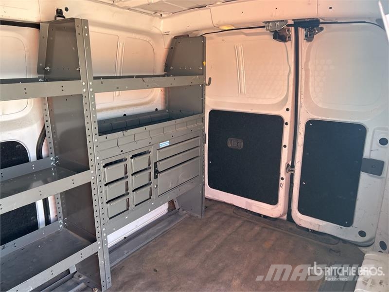 Nissan NV200 شاحنة مقفلة