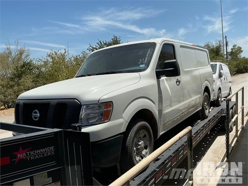 Nissan NV2500HD شاحنة مقفلة