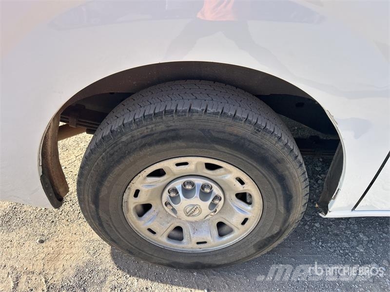 Nissan NV2500HD شاحنة مقفلة
