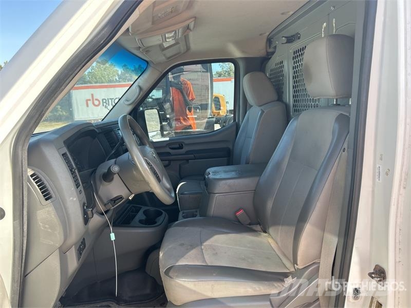 Nissan NV2500HD شاحنة مقفلة