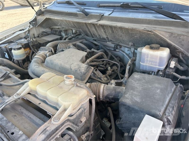 Nissan NV2500HD شاحنة مقفلة