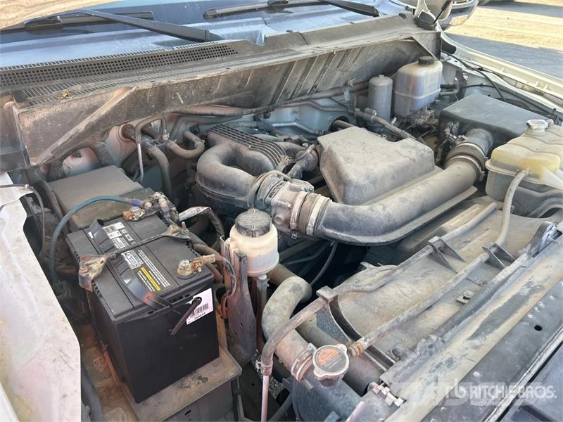 Nissan NV2500HD شاحنة مقفلة