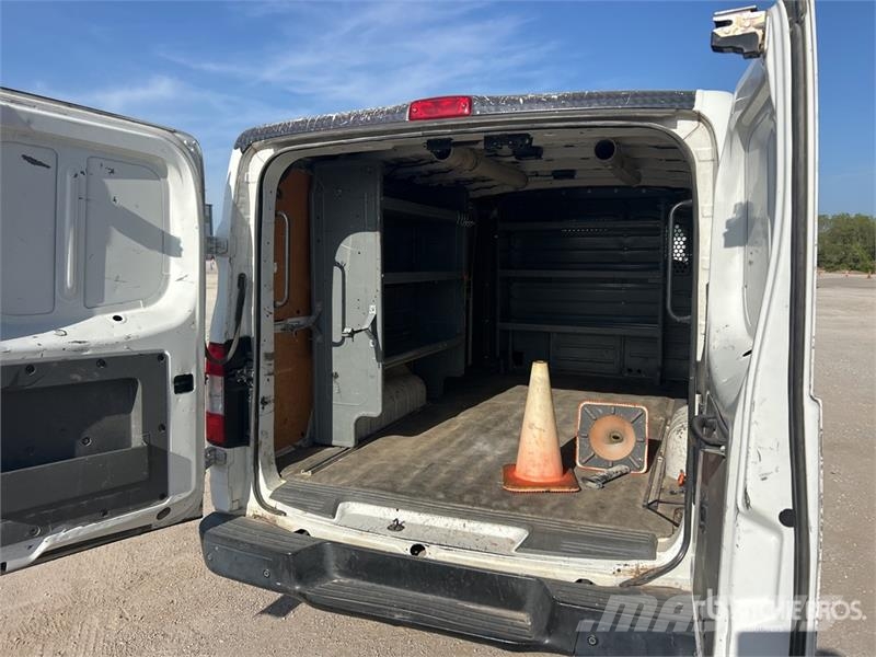 Nissan NV2500HD شاحنة مقفلة