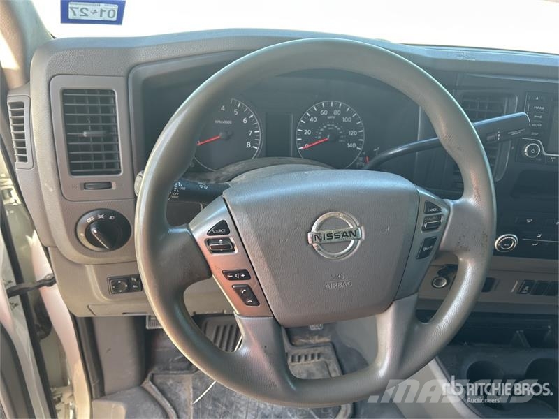Nissan NV2500HD شاحنة مقفلة