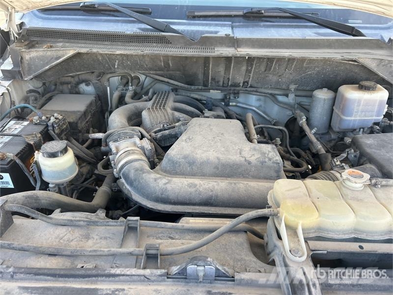 Nissan NV2500HD شاحنة مقفلة