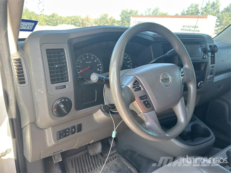 Nissan NV2500HD شاحنة مقفلة