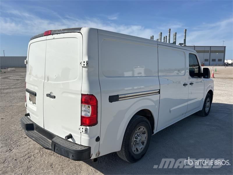 Nissan NV2500HD شاحنة مقفلة