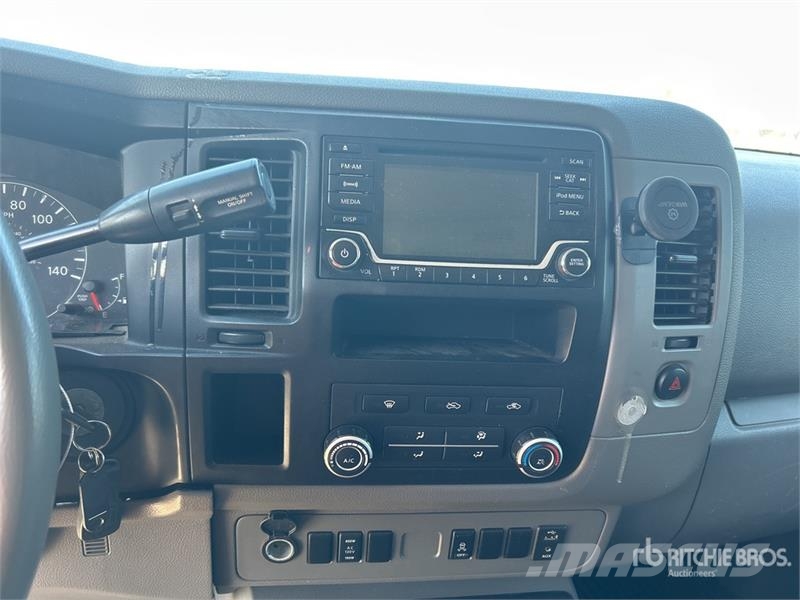 Nissan NV2500HD شاحنة مقفلة