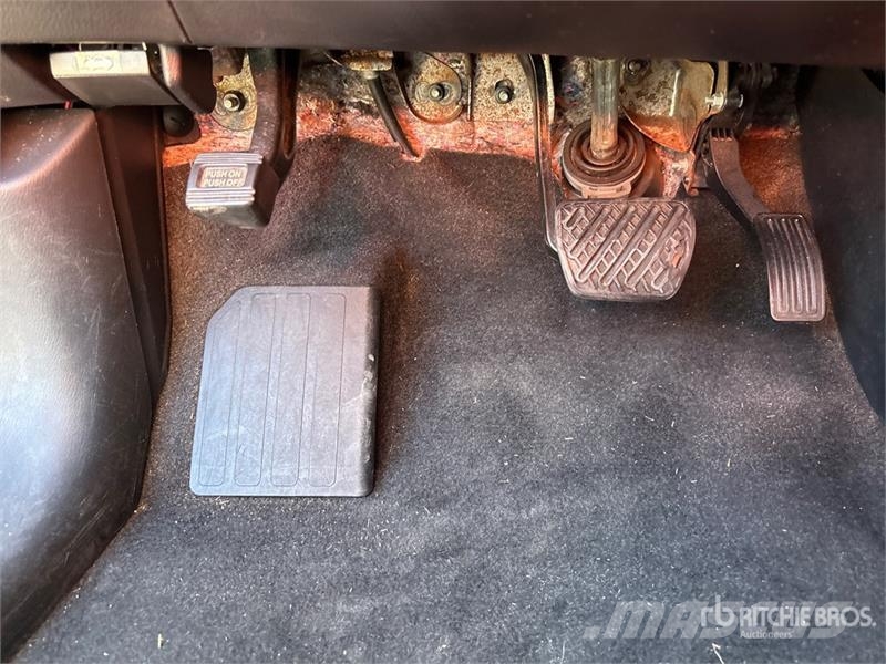 Nissan Pathfinder 2WD SUV Personbiler