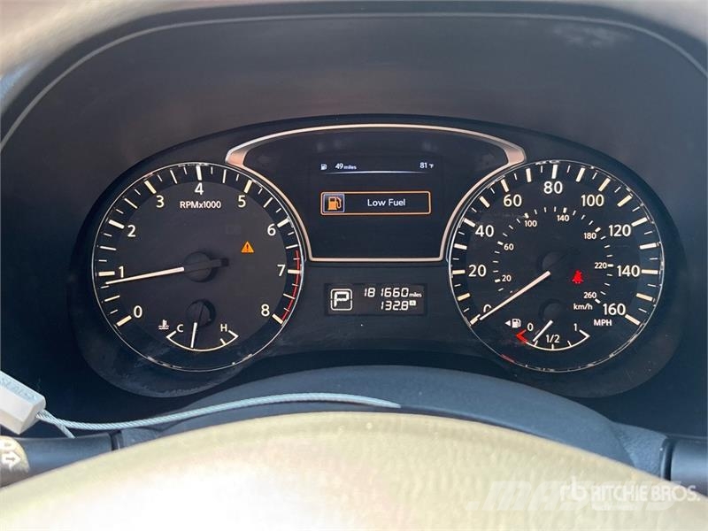 Nissan Pathfinder 2WD SUV Personbiler