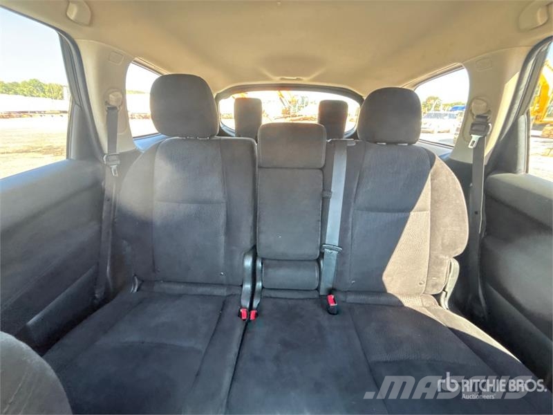 Nissan Pathfinder 2WD SUV Personbiler