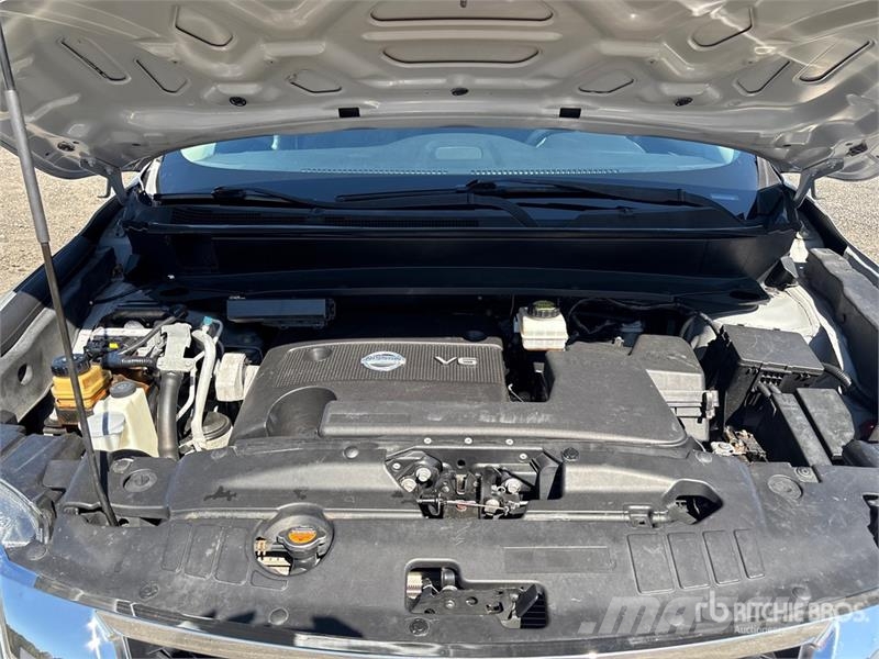 Nissan Pathfinder 2WD SUV Personbiler