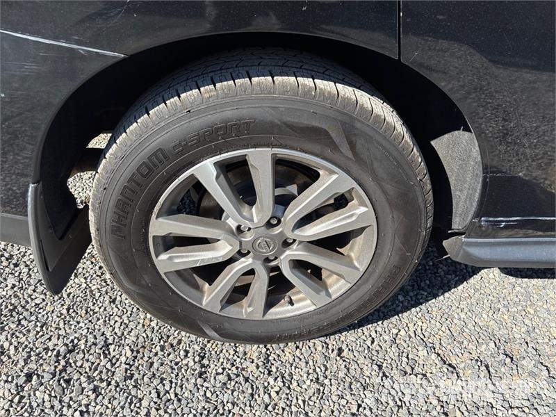Nissan Pathfinder 4WD SUV Automašīnas