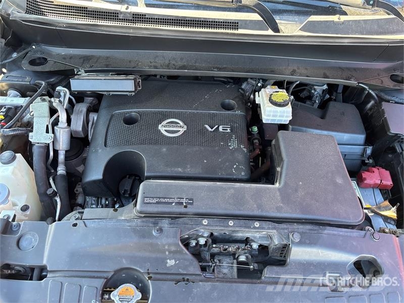 Nissan Pathfinder 4WD SUV Automašīnas