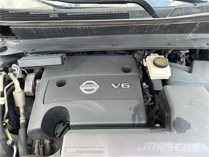 Nissan Pathfinder SL 2WD SUV Carros