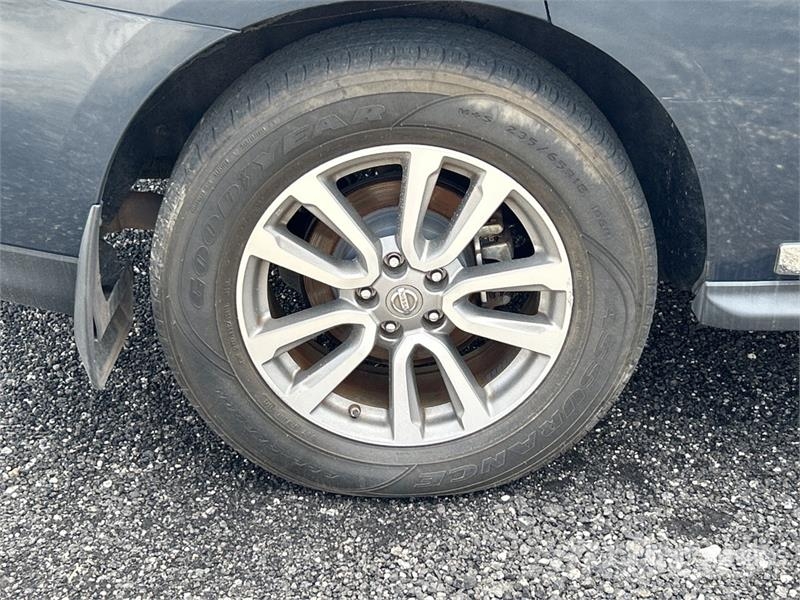 Nissan Pathfinder SL 2WD SUV Carros