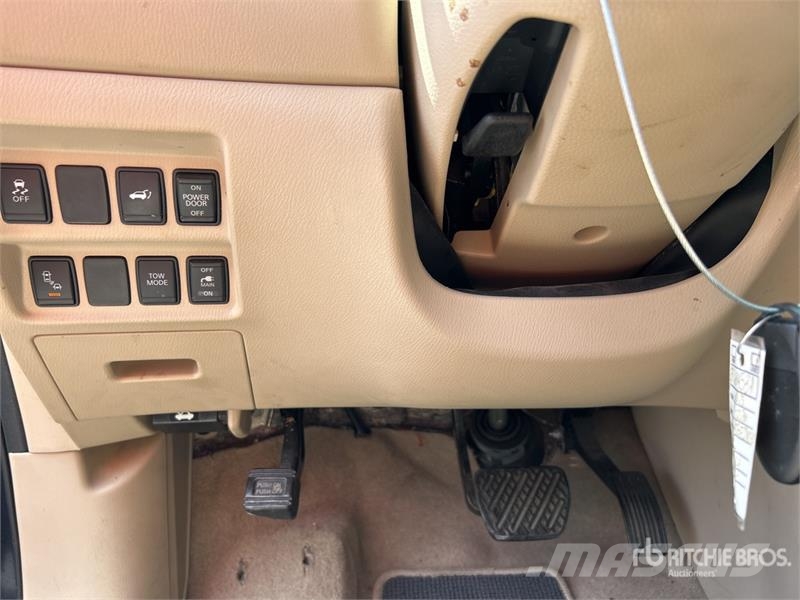 Nissan Pathfinder SL 2WD SUV Carros