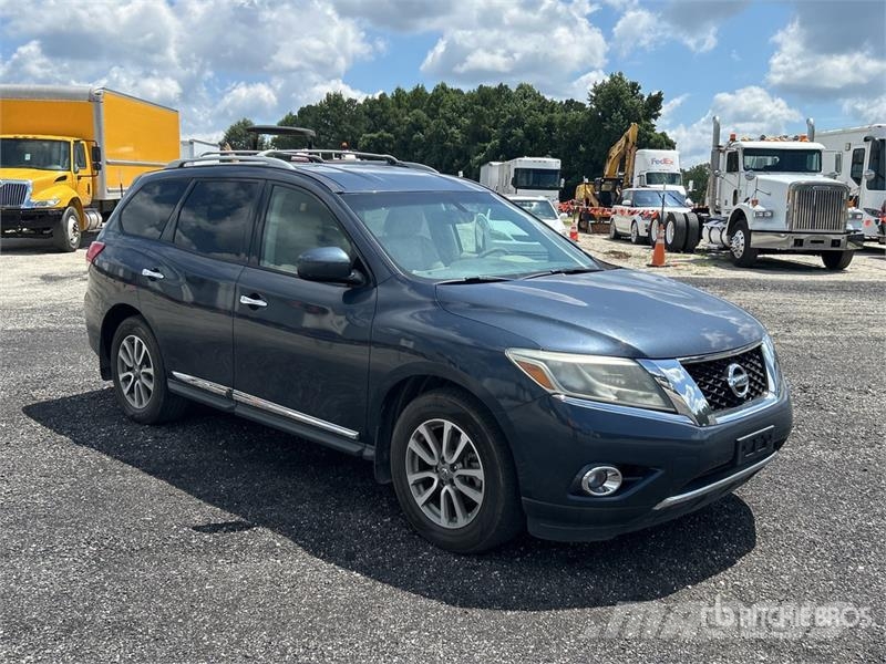 Nissan Pathfinder SL 2WD SUV Carros