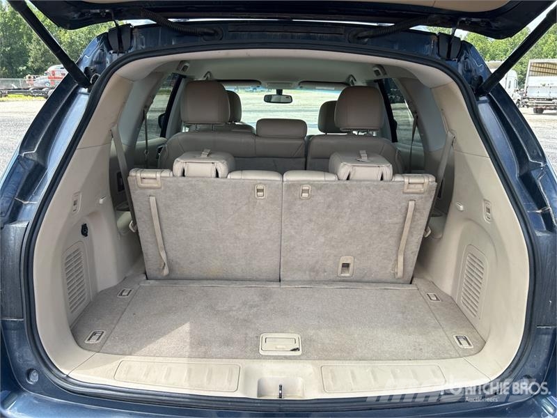 Nissan Pathfinder SL 2WD SUV Carros